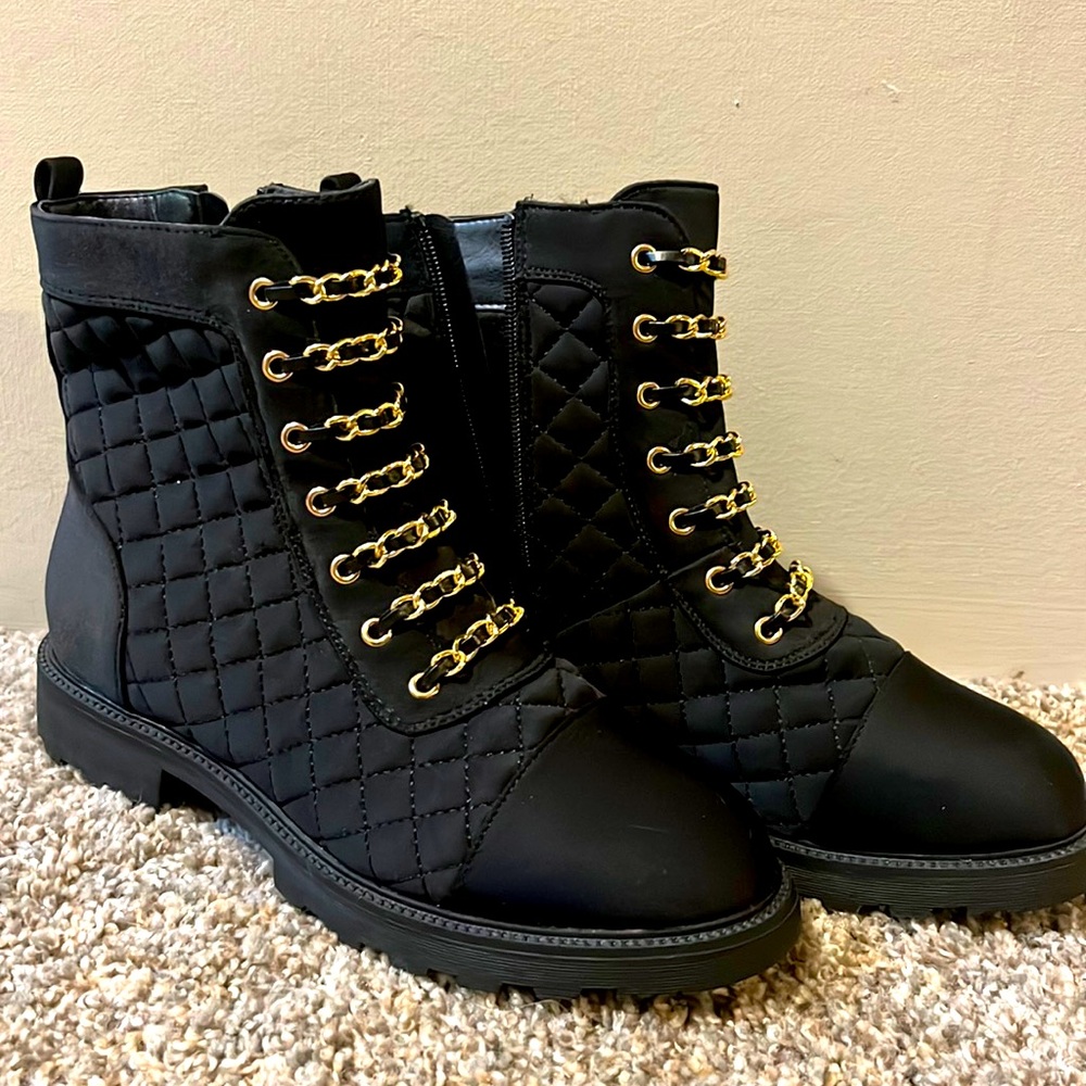Aurele chain detailed combat boot
